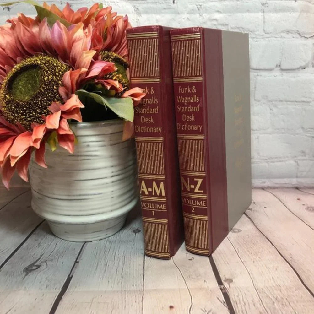 Vintage 1984 FUNK & WAGNALLS STANDARD DESK DICTIONARY book set